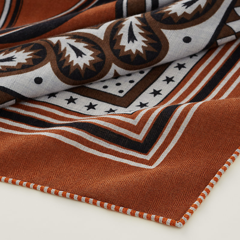 HERMES (HERMES 四輪馬車の車輪・バンダナ HERMES◇2024AW◇カレジェアン140 カシシル　バンダナ カシミアシルク 四輪馬車の車輪 小物